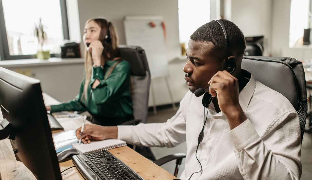 Call center: esiste un solo modo possibile per bloccare tutte (davvero tutte) le chiamate | Lo trovi nelle impostazioni