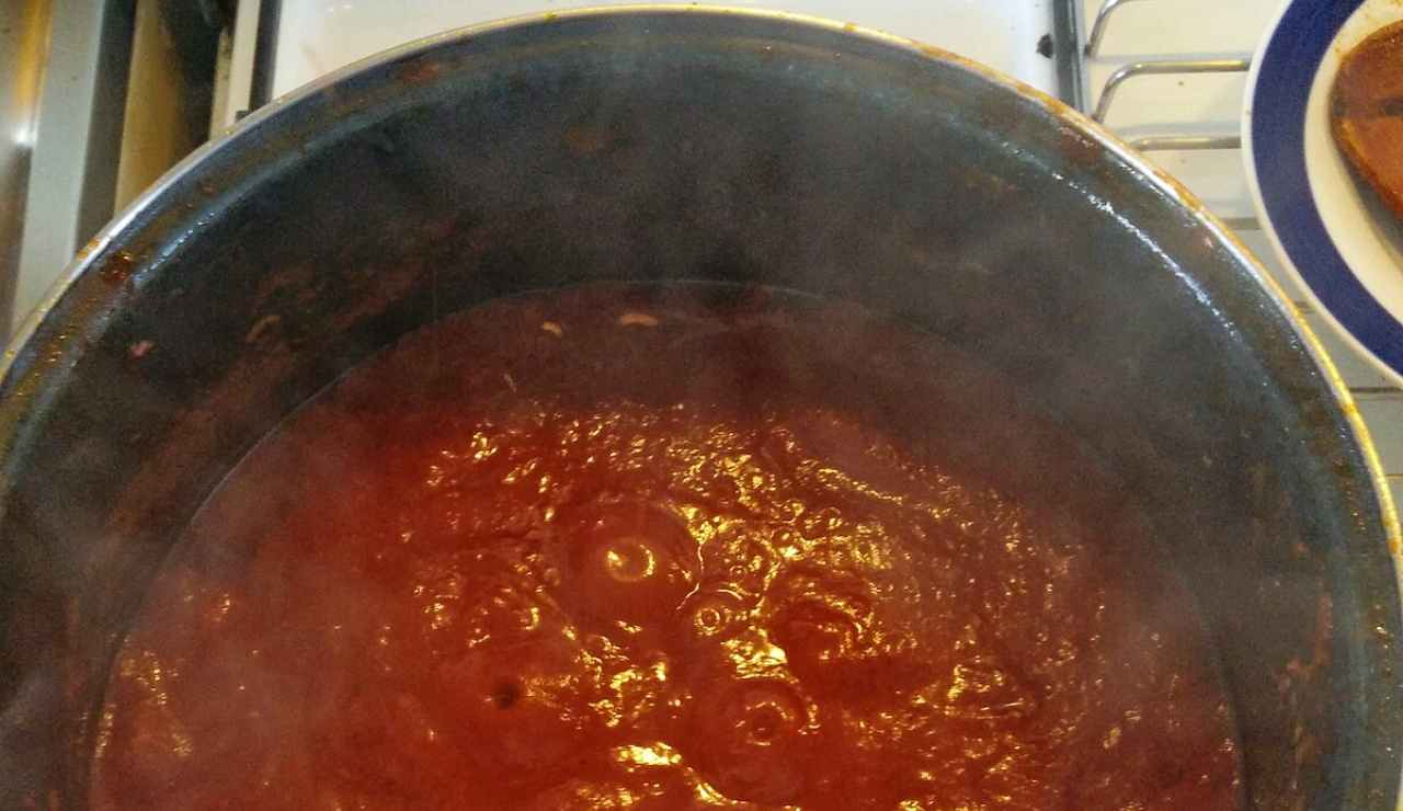 Il dottore ha litigato con mia nonna: lei mette sempre il sale nel sugo | Assolutamente vietato da qualsiasi libro di medicina