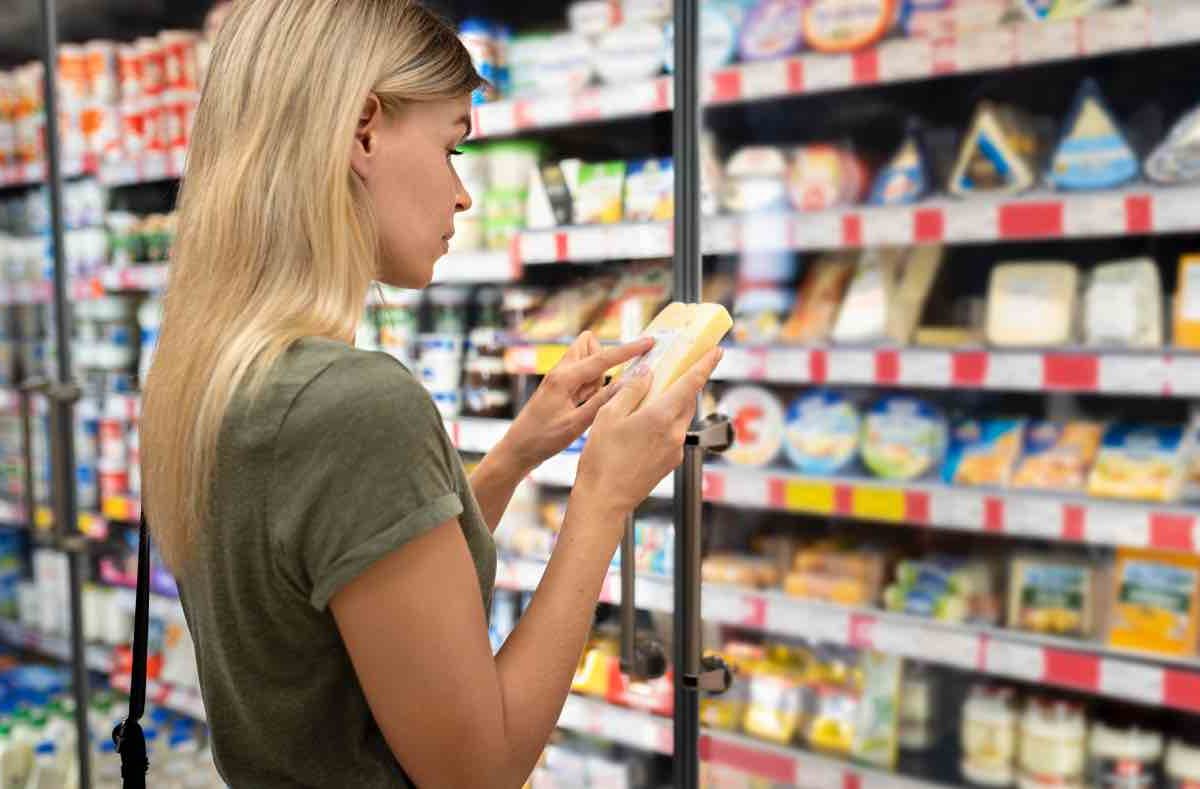 Etichetta alimenti: la scritta “da consumarsi preferibilmente entro” non è una condanna | Dopo quanto scade il prodotto davvero