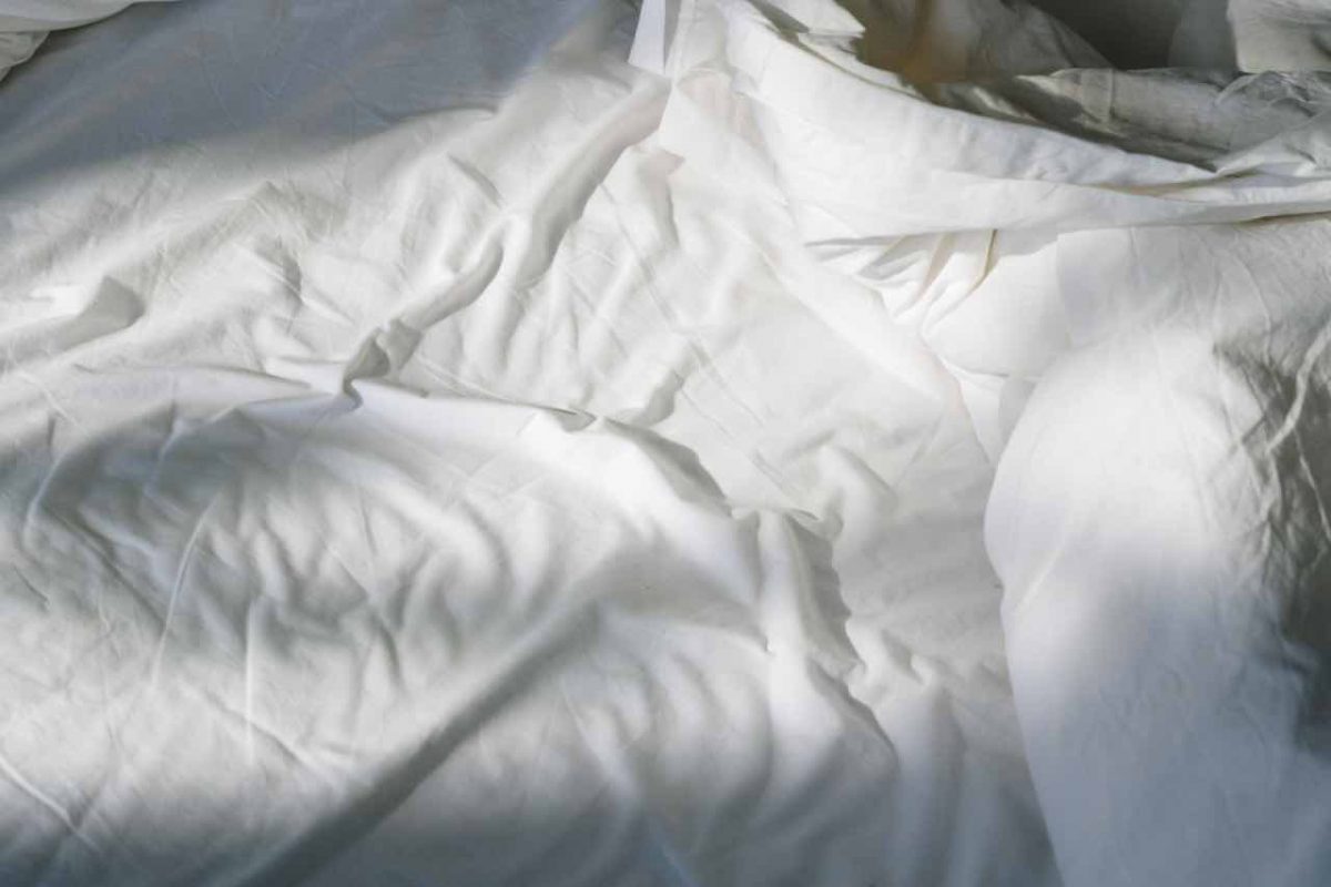 Lenzuola, per lavarle devi usare la temperatura giusta: non è 30°C | Anche in lavanderia fanno così