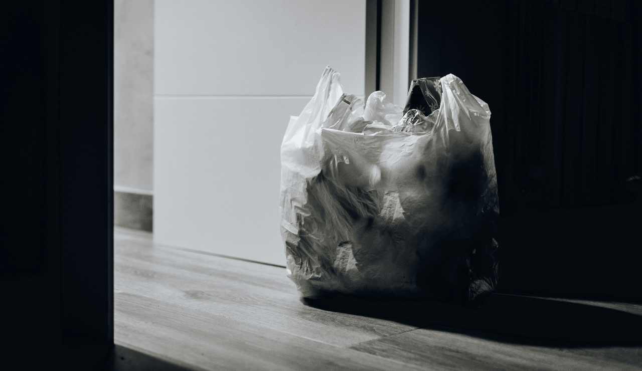 Approvata la (Super) TARI: 340 euro per tutti gli italiani | Ora anche la monnezza diventa un lusso