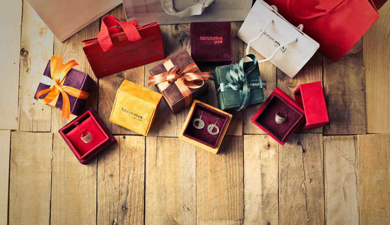 Saldi invernali 2026, slitta la data in questa regione | I negozi devono rientrare dai black friday