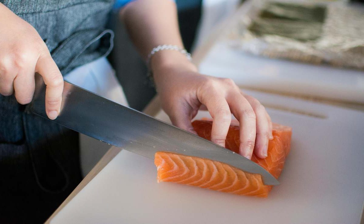 Non comprare questo salmone per le festività natalizie: lo hanno richiamato urgentemente | è contaminato