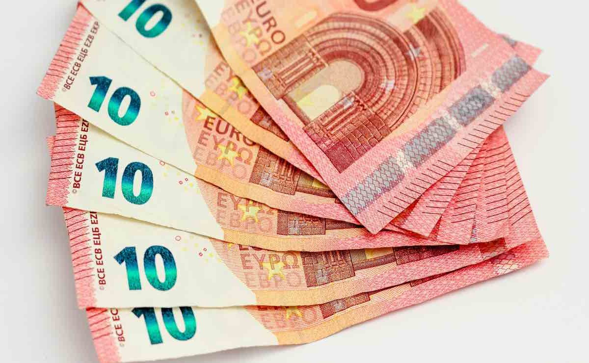 Banconote, queste qui non sono più valide: come farsele cambiare senza perdere un centesimo