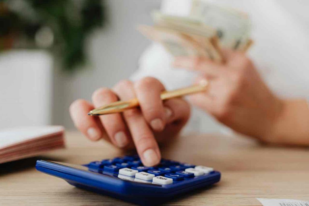 Pignoramento stipendio e pensione: i nuovi limiti di legge cambiano i giochi | quanto ti possono davvero prendere dal conto