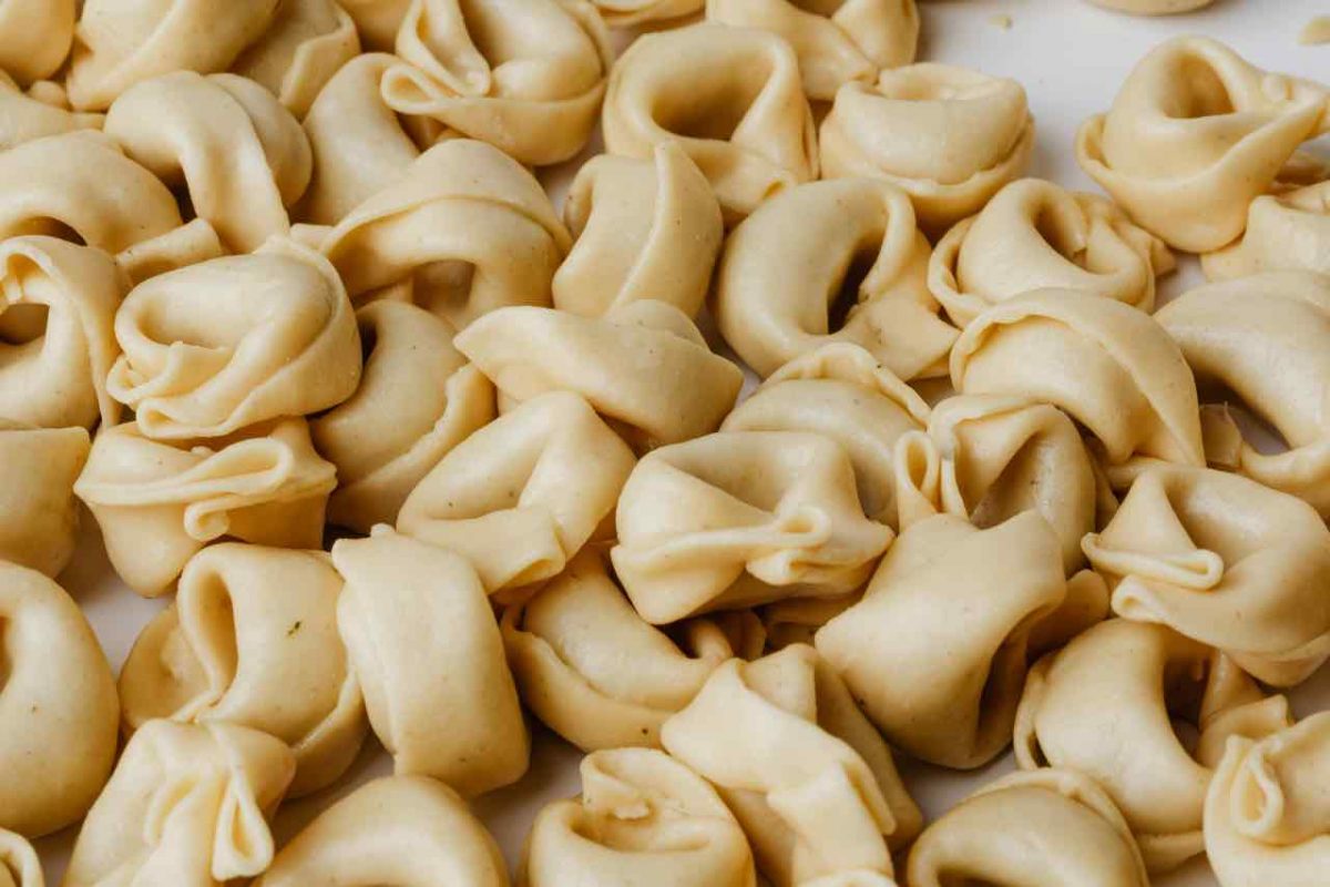 Tortellini, chi li prepara a Natale deve comprare questi qui: li trovi al supermercato ma sembrano quelli del pastificio